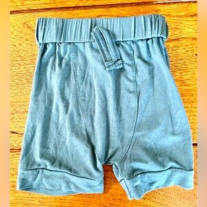 Kate Quinn unisex green organic cotton shorts size 6-12 months, guc